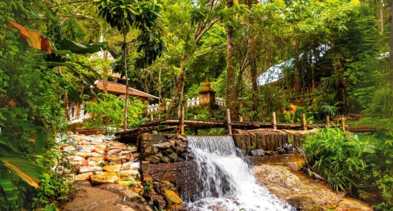 Beautiful,Waterfall,On,Doi,Suthep,Hiking,Trail,Wat,Pha,Lat